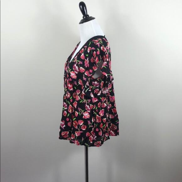 DR2 Floral Top Black V Neck Short Sleeve - Picture 3 of 4